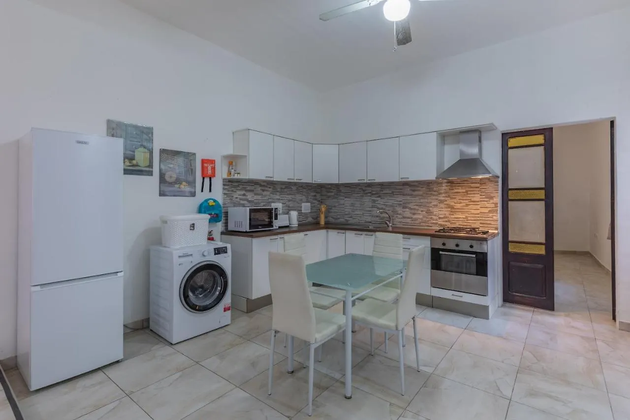 Bormla - Comfortable Two Bedroom Apartment Cospicua